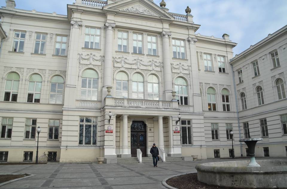 17-letnia Maria M. zabiła swoją babcię. Najpierw 75- latkę dusiła, a następnie ugodziła nożem. Jest akt oskarżenia, rusza proces