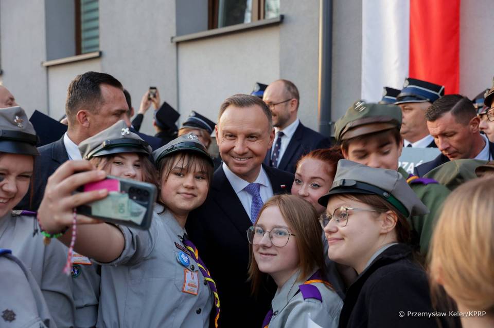 Andrzej Duda w Pajęcznie: "Ludzie, którzy oddają swoje głosy powinni mieć poczucie obecności prezydenta"