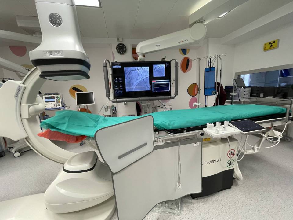Kardiologia XXI wieku: W bełchatowskim szpitalu ratują serca w nowoczesnych pracowniach  hemodynamiki i elektrofizjologii. Zajrzeliśmy do ich wnętrza [Foto]