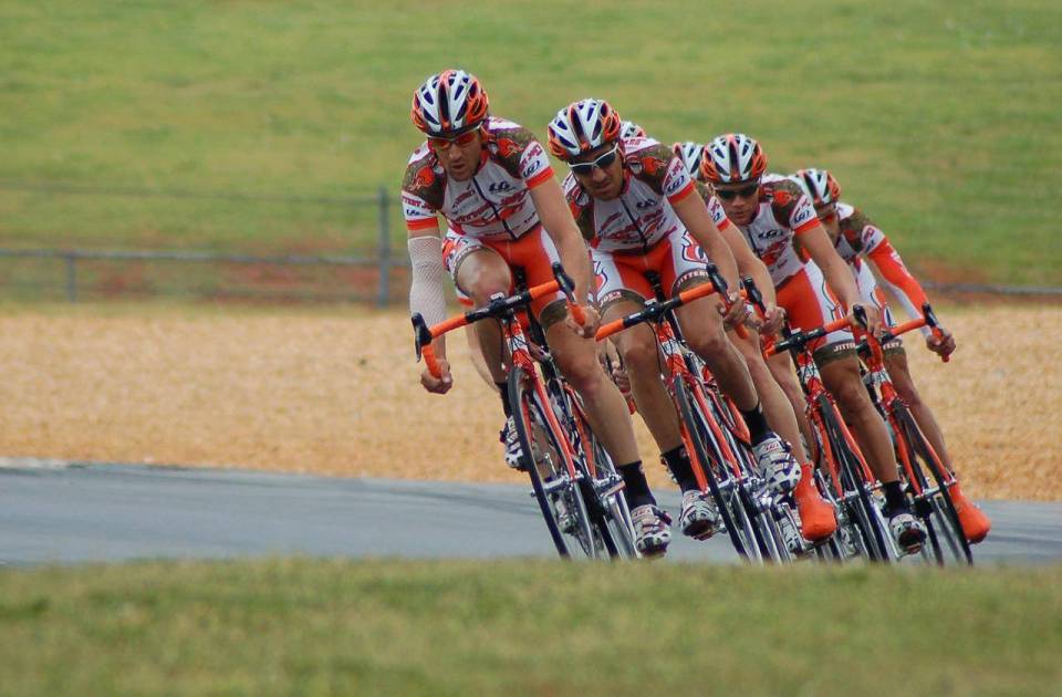 cyclists-1851269_1280